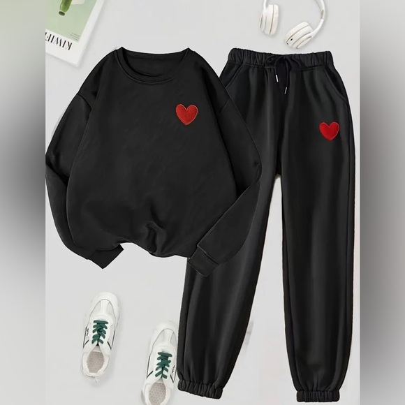 ❤️Two-Piece Cozy Black Sweatsuit with Heart Print//SzL❤️ - Picture 1 of 5